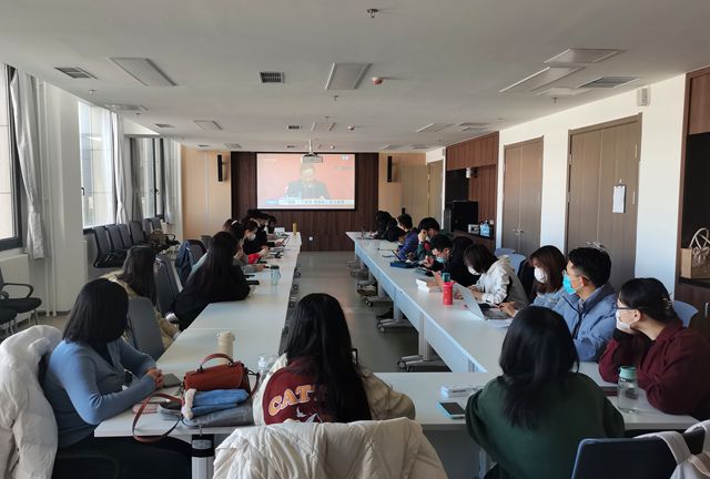2025世俱杯官方用球观看十九届六中全会新闻发布会-良乡学生会场_副本.jpg