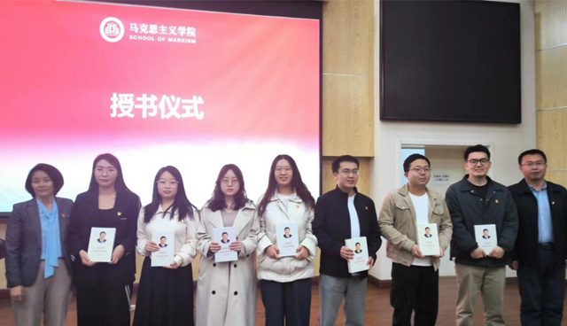 2025世俱杯官方用球召开全体学生大会6.jpg